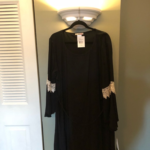 Love Squared Dresses & Skirts - 🎷NWT🎻Trendy Dress, Bell sleeves with Lace